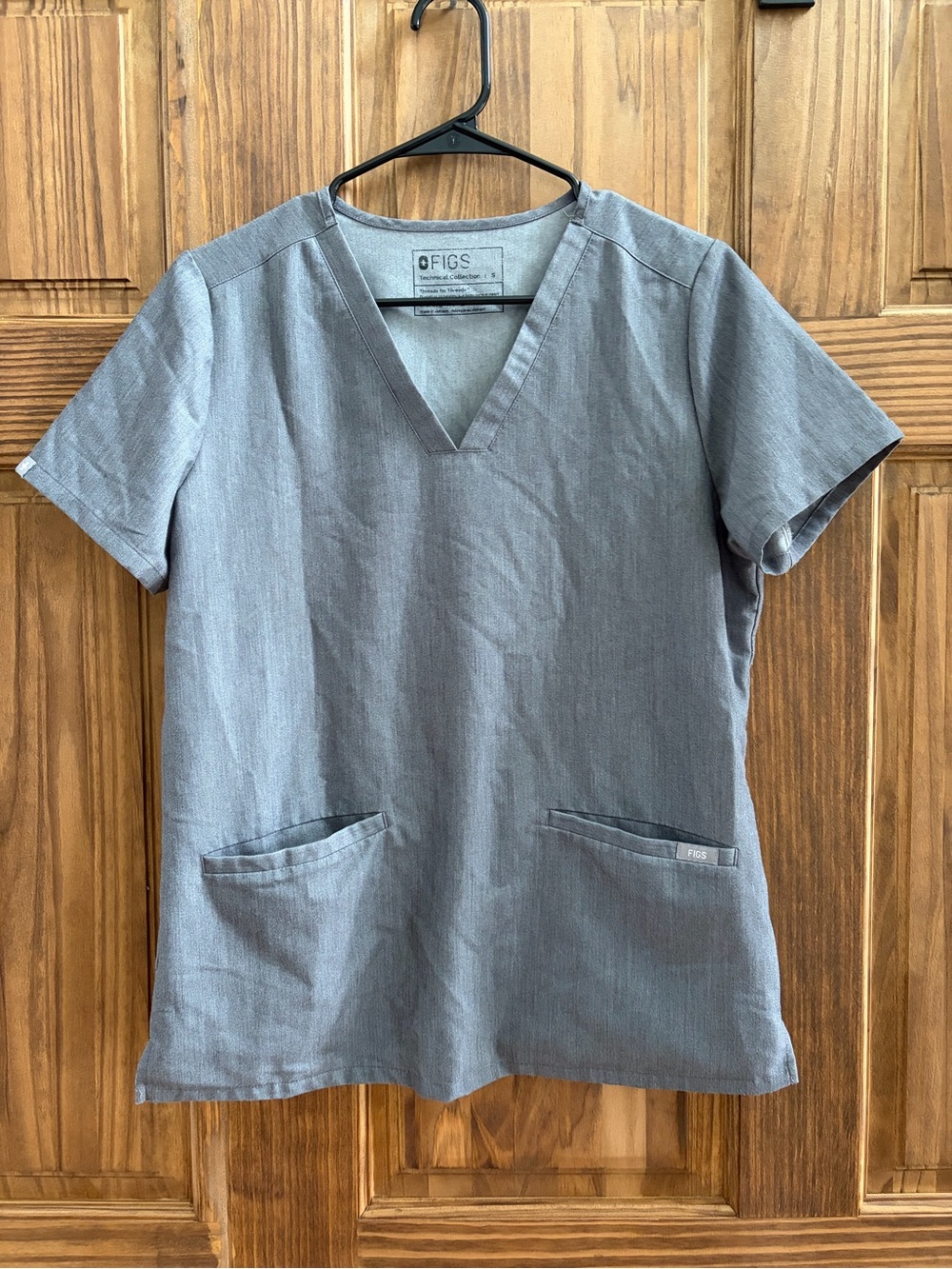 FIGS Technical Collection V-Neck Scrub Top in Gray Size Small Like New